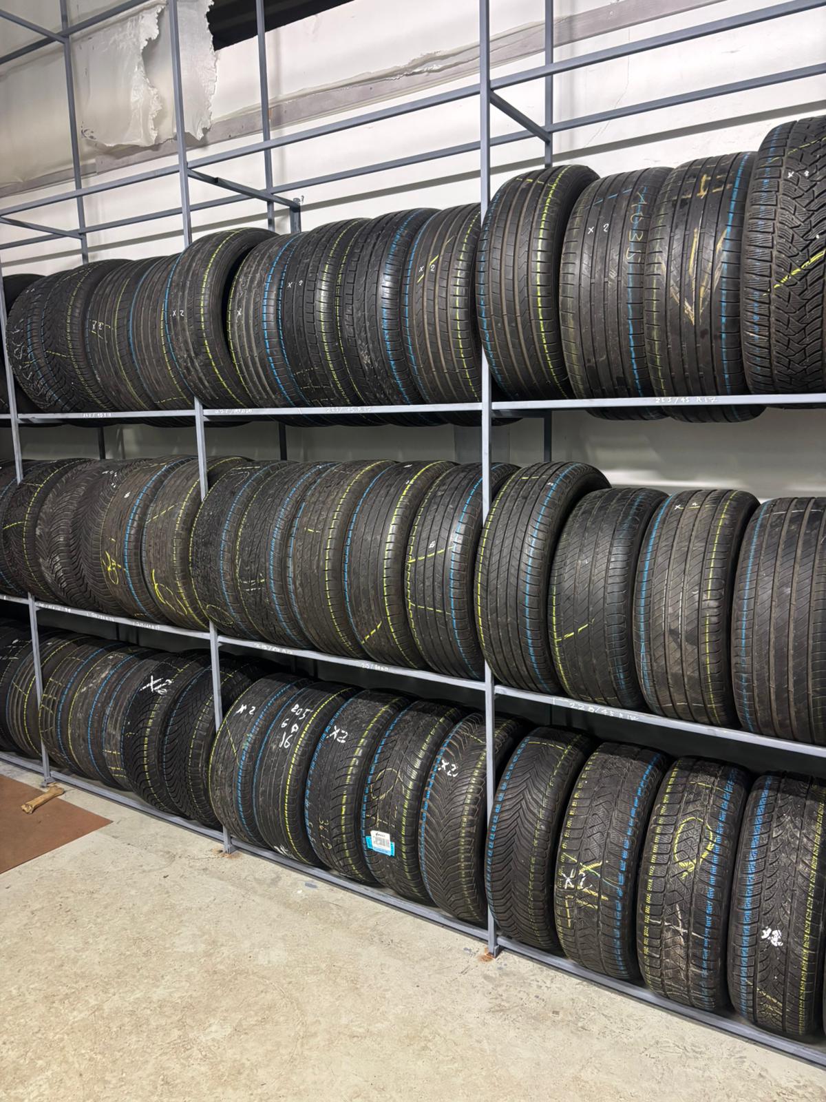 Stock de pneus utilitaires d'occasion - Garage Intégral